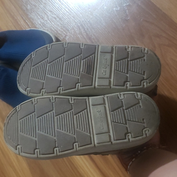 Shoes - Picture 4 of 8